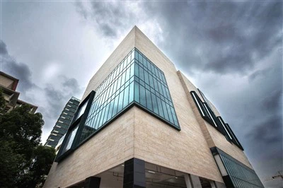 Travertinfliser til utvendig veggkledning